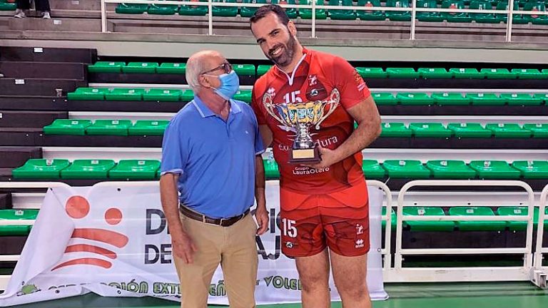 El Extremadura Grupo Laura Otero gana el Trofeo Diputaciones de voleibol