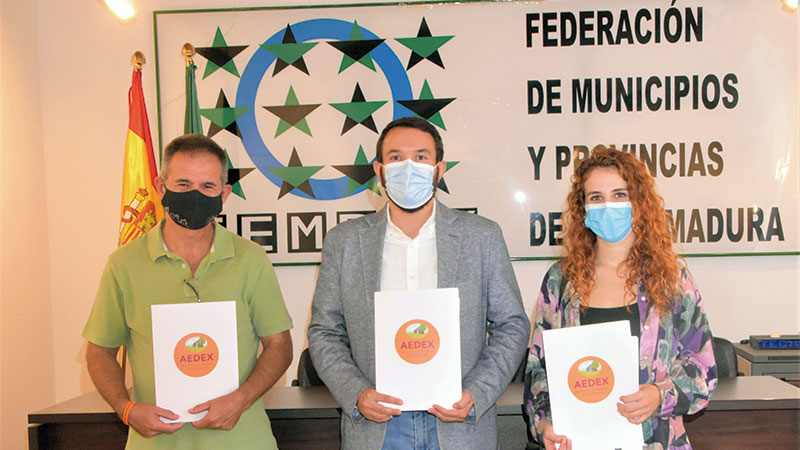 La Fempex muestra su compromiso con la Asociación de Epilepsia de Extremadura. Grada 161