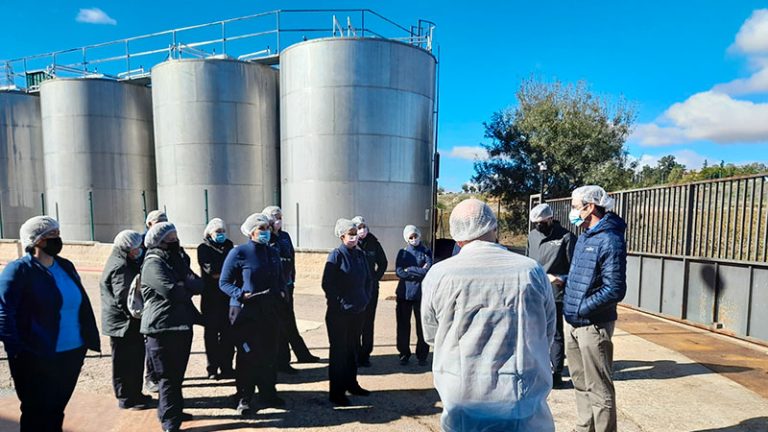 Los alumnos de la Escuela Profesional Dual Tentudía 21 visitan la Comarca de Tierra de Barros