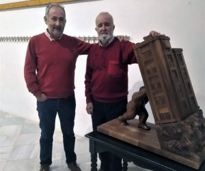 El escultor Pedro Monago dona al Museo Etnográfico de Olivenza su obra 'Declive'