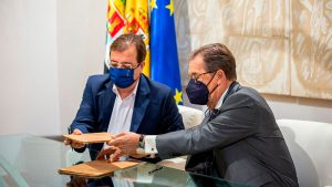 La Fundación La Caixa renueva su convenio marco de colaboración con la Junta de Extremadura