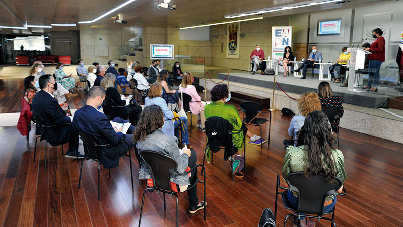 La Asamblea de Extremadura acoge el acto institucional del Día internacional para la erradicación de la pobreza. Grada 161