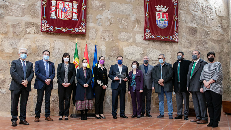 El Cermi entrega uno de sus galardones de 2021 a la Junta de Extremadura