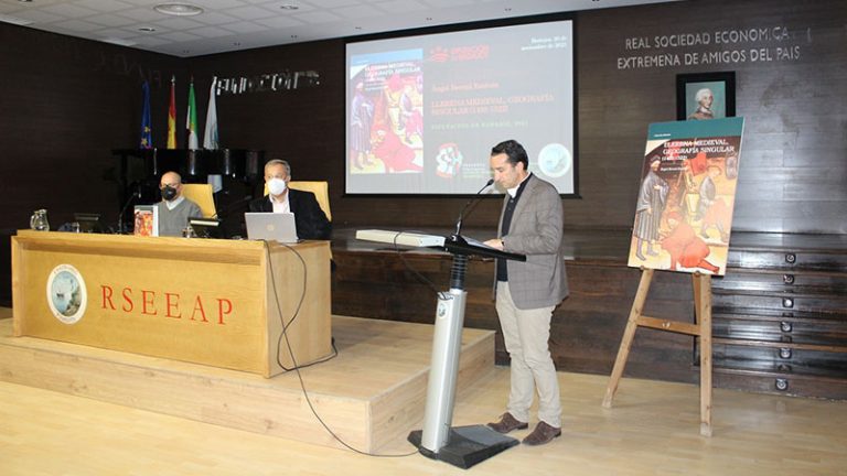 Ángel Bernal presenta el libro 'Llerena medieval, geografía singular', editado por la Diputación de Badajoz