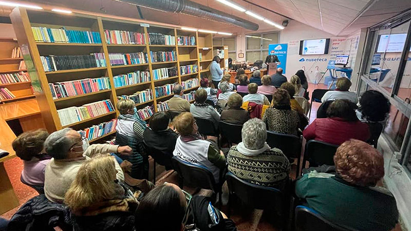 La biblioteca municipal de Navalvillar de Pela inaugura su Espacio Nubeteca