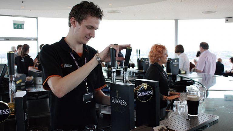 Una Guinness en el lugar más emblemático para beberla. Grada 162. Juan Antonio Narro