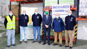 Caja Rural de Extremadura dona 8.000 litros de leche al Banco de Alimentos de Cáceres
