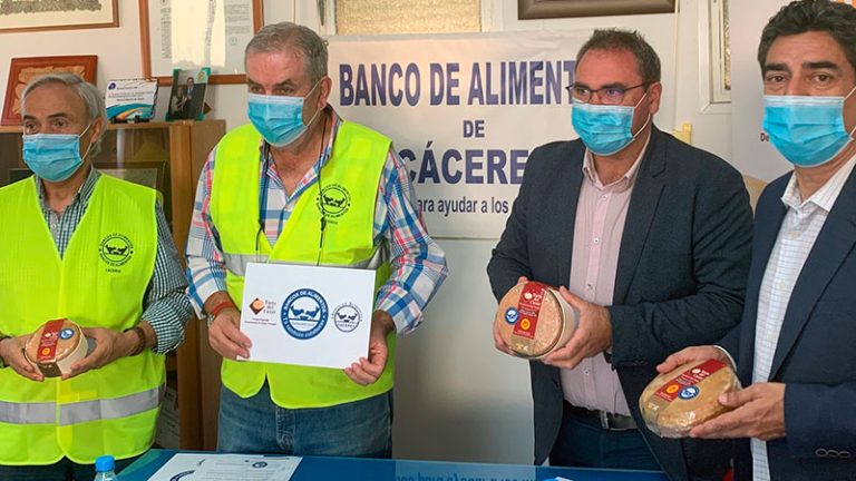 La Torta del Casar dona 12.000 euros al Banco de Alimentos durante la campaña de 2021