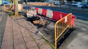 El Ayuntamiento de Cáceres mejora la accesibilidad de las paradas del autobús urbano