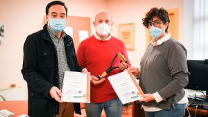 Apamex entrega al Ayuntamiento de Mérida los informes de adaptación de puestos de trabajo en La Encina