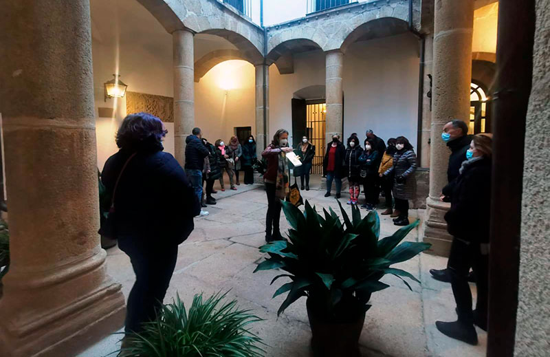 Participantes en una de las rutas turísticas innovadoras. Foto: Ayuntamiento de Cáceres