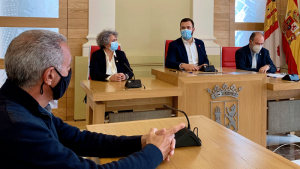 El Ayuntamiento de Cáceres y Cáritas promoverán la inserción laboral de personas sin hogar