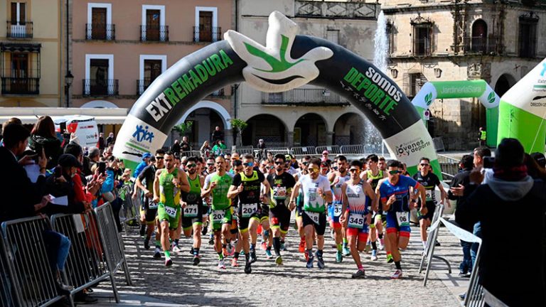 Luis Manuel González e Irene Cascajosa ganan el II Duatlón Ciudad de Trujillo