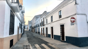 La calle Las Flores de Olivenza se convierte en plataforma única