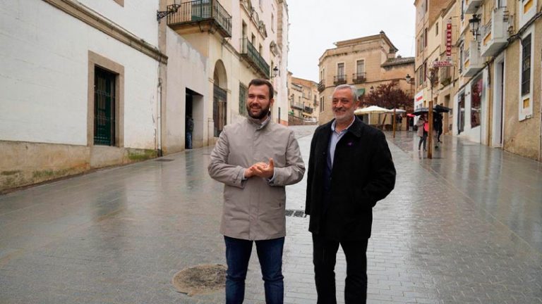 La Gran Vía de Cáceres mejora su accesibilidad tras su conversión en plataforma única