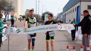 Carlos Cobos e Irene Cascajosa ganan el II Duatlón Carretera Montijo