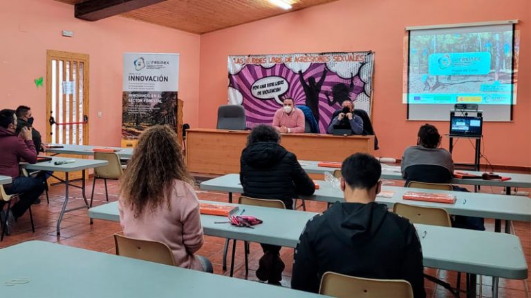 Vegas de Coria acoge la quinta edición del curso «Formación en actividades de resinado»