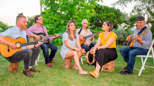 El grupo Manantial Folk celebra su 40 aniversario con ‘Los Tapiales’