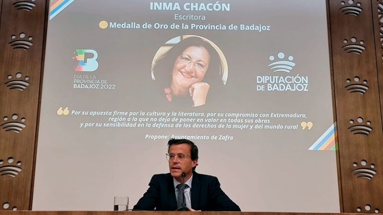 Inma Chacón, Antonio Huertas y Guadalupe Sabio recibirán la Medalla de Oro de la Provincia. Grada 166. Diputación de Badajoz