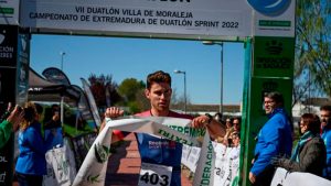 Carlos Cobos y Cristina Durán se proclaman campeones de Extremadura de Duatlón