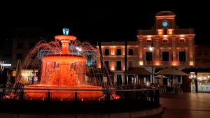 Mérida se ilumina de verde y naranja por el Día Nacional de la Fibrosis Quística