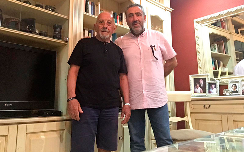 Con Antonio Sánchez, en su domicilio. Foto: Cedida