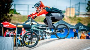 Alejandro Kim sigue participando en competiciones de BMX en la península