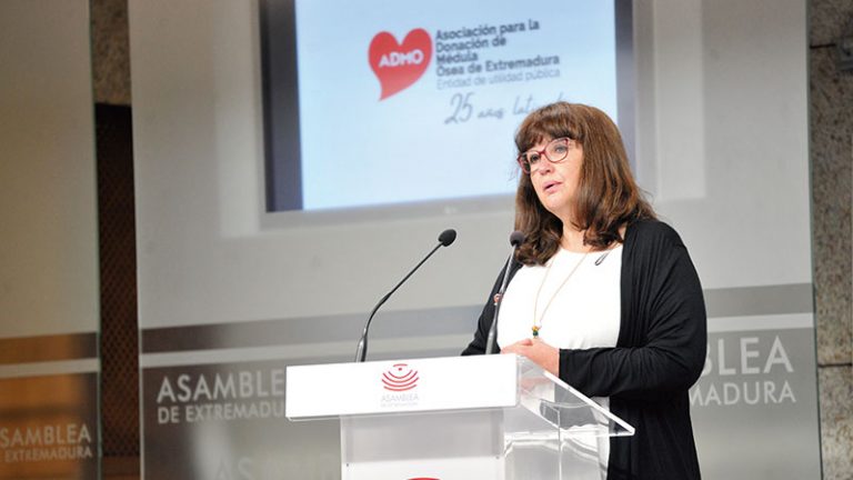 ADMO inaugura su 25º aniversario con reconocimientos al personal sanitario y al pueblo extremeño. Grada 167. Primera Fila