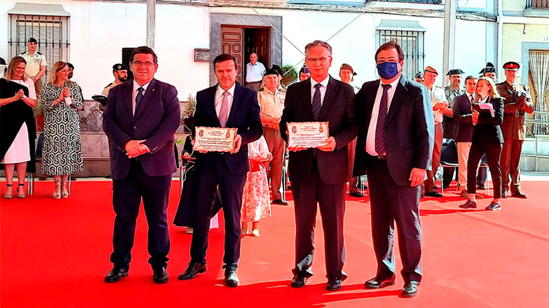 Los alcaldes de Don Benito y Villanueva de la Serena recogen en La Albuera el premio ‘Adalid de la Paz’