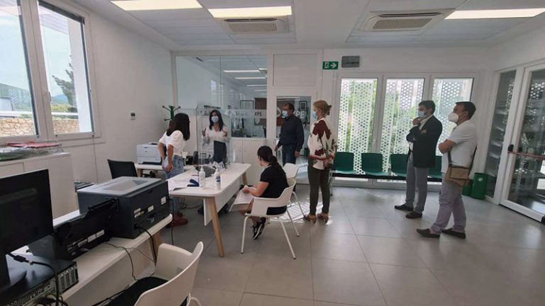 El centro de empleo de Hoyos cumple un año de servicio a la comarca. Grada 168. Sexpe