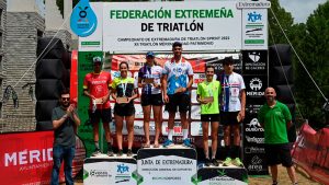 Sergio Moreno y Miriam Zafra se proclaman campeones de Extremadura de triatlón sprint