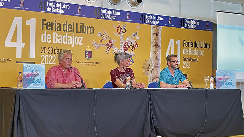 Zazá nos cuenta una historia en la Feria del Libro de Badajoz. Grada 168. Primera fila