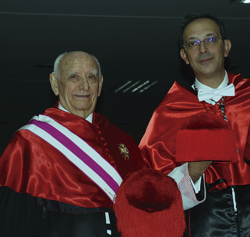 El general Carrero, con el director de su tesis doctoral. Foto: Cedida