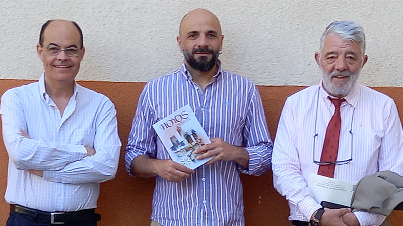 José Antonio Ramos y José Luis Pérez publican el libro 'Hoyos, una villa en el corazón de la Sierra de Gata'