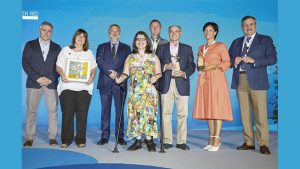 El Foro Afectivo Efectivo de Janssen y Cátedras en Red premia a ADMO Extremadura. Grad 169. Primera fila