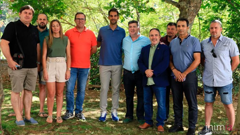 Calderón muestra su faceta más solidaria en Las Hurdes