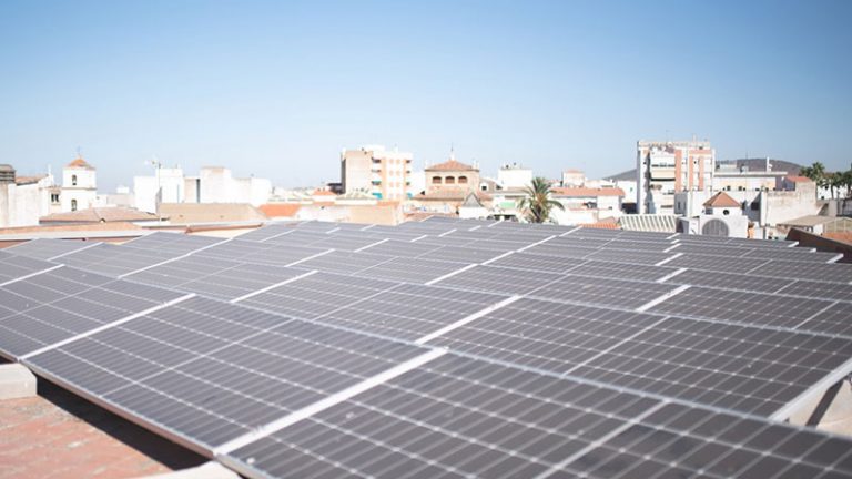 El alcalde de Mérida asegura que "el ahorro energético se cumple"