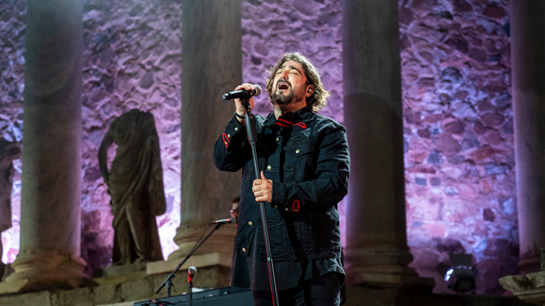 Antonio Orozco llena el Teatro romano de Mérida.