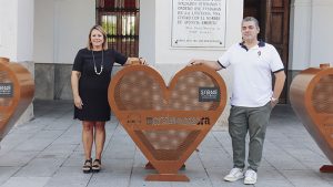 El Stone & Music Festival dona tres nuevos ‘corazones solidarios’ para la recogida de tapones en Mérida. Grada 170. Primera fila