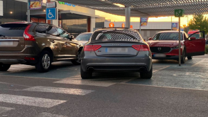 La Policía Local de Badajoz impone más de 20 denuncias en un fin de semana por estacionar en plazas reservadas para personas con movilidad reducida