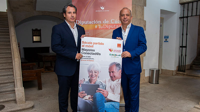 El programa 'Mayores conectad@s' acerca la tecnología a las personas mayores de la provincia de Cáceres