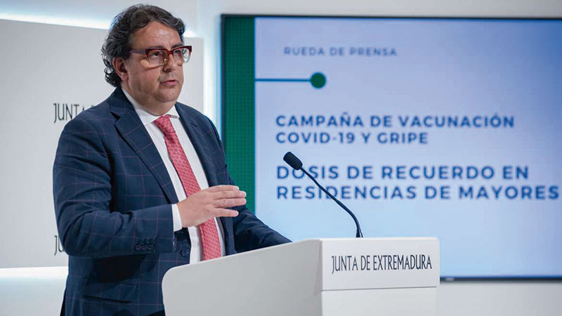 La Junta de Extremadura lleva a cabo la campaña de vacunación contra la gripe y la Covid19. Grada 171. Sepad