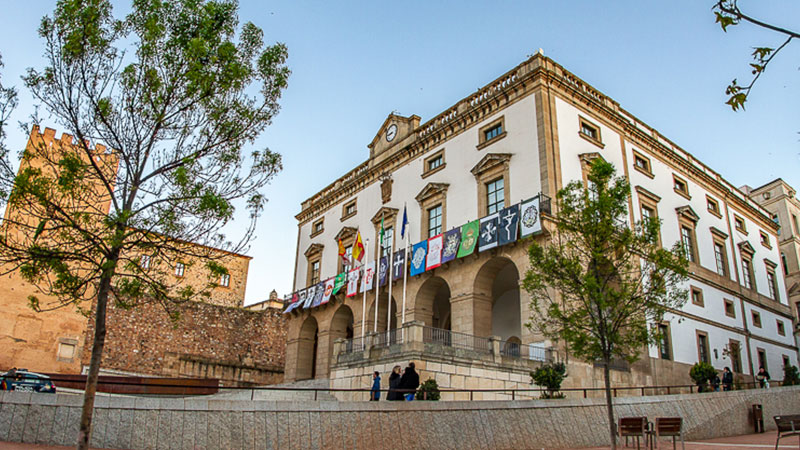 El Ayuntamiento de Cáceres recibe desde enero 210 comunicaciones de inicio de actividad empresarial