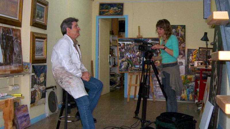 Entrevista para TV de Cataluña en su estudio con motivo de la obtención de su primer premio internacional. Foto: Cedida