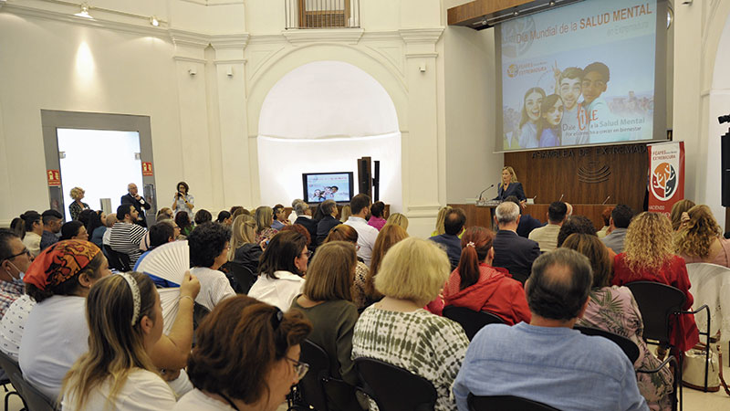 La Asamblea acoge el acto de conmemoración del Día mundial de la salud mental en Extremadura. Grada 172