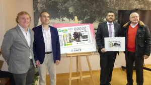 Los cupones de la ONCE 'pasean' por la comercial calle Menacho de Badajoz