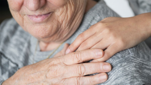 Aldea del Cano desarrolla un proyecto contra la soledad de los mayores