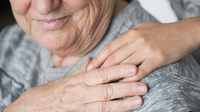 Aldea del Cano desarrolla un proyecto contra la soledad de los mayores