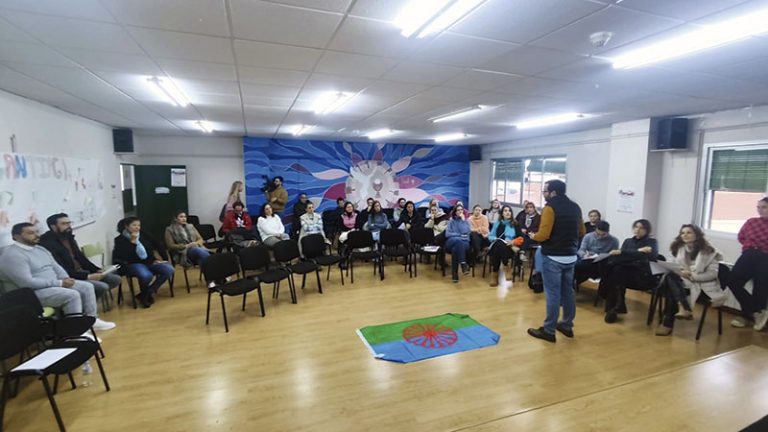 Badajoz acoge un ciclo de encuentros sobre el pueblo gitano y la educación. Grada 175. Primera fila