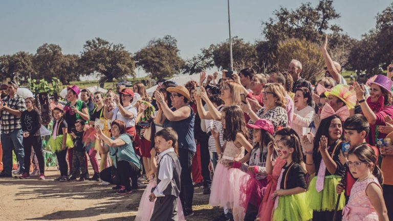 El Carnaval Zorrero volverá a llenar de disfraces, gastronomía y ‘gallos’ la dehesa de Esparragosa de la Serena